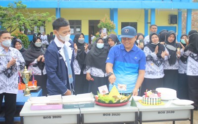 Meriahnya Perayaan HUT PGRI dan Hari Guru Nasional di SMK Negeri 3 Batam